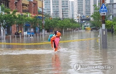 하늘 뚫린 부산 시간당 50㎜…도로 침수·통제에 출근길 혼란(종합)