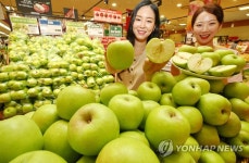 롯데마트, 새콤달콤한 맛의 연두사과 출시