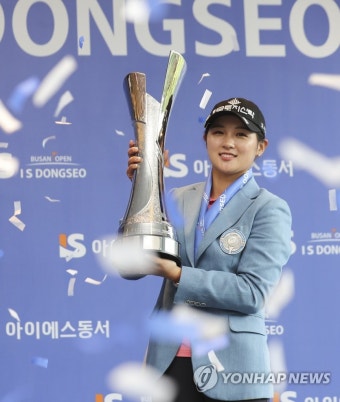 박현경, KLPGA투어 아이에스동서 부산오픈 우승…2승 고지 선착