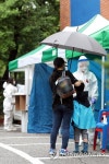유치원 앞에 차려진 선별진료소