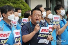 밀레니엄힐튼서울노조 연대사하는 강규혁 서비스연맹 위원장