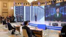 한성숙 네이버 대표 디지털뉴딜 보고 듣는 문 대통령