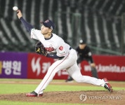롯데투수 최준용 역투