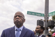 미국 흑인 인권운동 거물 존 루이스 의원 타계…향년 80세