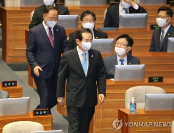 교섭단체 대표 연설 참석한 정세균 국무총리