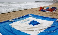 한산한 동해안 해수욕장