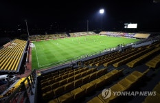 새축구전용구장에서 개장했지만