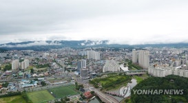 구름 낮게 내려앉은 춘천 도심
