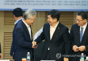 악수하는 이재명-원희룡
