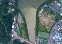 흙탕물로 변한 춘천 도심 하천