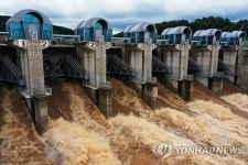 논산 탑정호 수문 6개 모두 개방