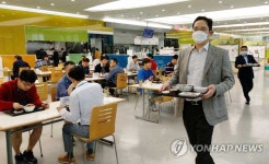 온양사업장 구내식당 찾은 이재용 부회장