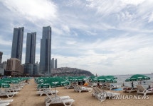 폭염 날씨 해운대 해변 여유