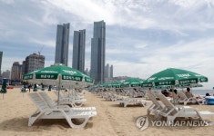 본격 휴가철 해운대 해변 여유