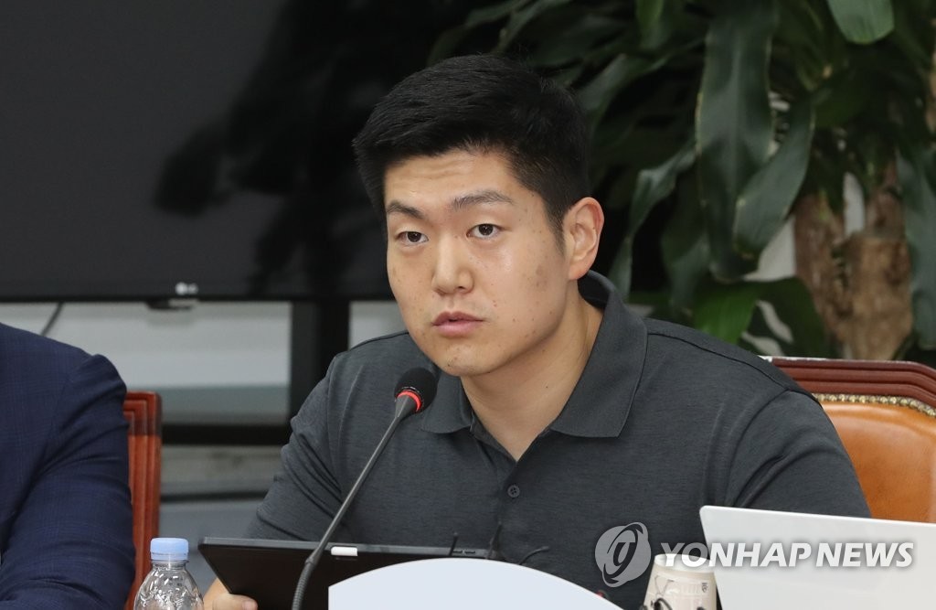 국힘 의원 김재섭, 윤 대통령 탄핵 소추안 찬성에 대한 역풍으로 아수라장의 암투