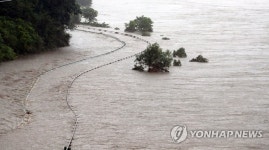 형체만 남은 북한강 자전거도로