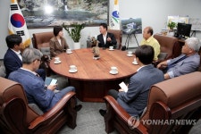 양구군청 방문한 전현희 위원장