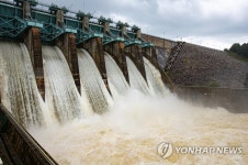 대청댐 6개 수문 방류