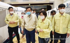 이재민 대피시설 살펴보는 이낙연