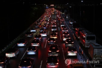 일부 구간 통제로 꽉 막힌 올림픽대로