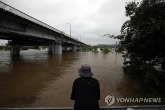 물에 잠겨버린 반포한강공원