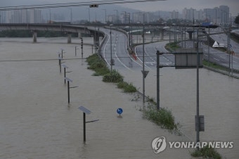 불어난 중랑천물에 잠긴 동부간선도로