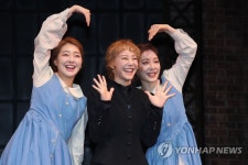 하트 만든 마리 퀴리와 안느