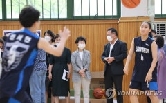 숭의여중 농구부 방문한 국가인권위원장