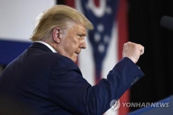 트럼프, 가톨릭신자 바이든에게 
