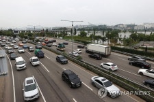 낮아진 수위에 강변북로 통행재개