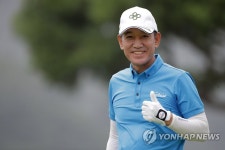 김종덕 미소