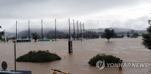 지붕 높이까지 차오른 450㎜ 폭우…경남 곳곳 아수라장(종합2보)