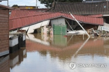 주저 앉은 남원 하도리 주택