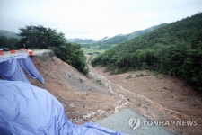 산사태가 먼저냐, 토사유출이 먼저냐…곡성 산사태 수사본격화