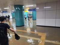 폭우에 양주역·녹양역 침수…발목 차오른 물 헤치고 퇴근길(종합)