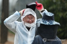 민주, 충북 음성에서 수해복구 봉사 구슬땀(종합)