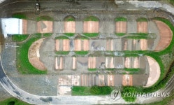 진흙으로 덮인 BMX경기장
