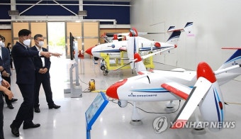 한국항공우주연구원 둘러보는 김홍희 해양경찰청장