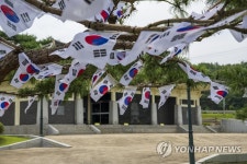 광복절 앞두고 태극기 걸린 홍성 김좌진 장군 생가