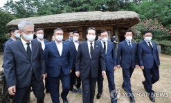 정세균 총리, 한용운 선생 생가 방문