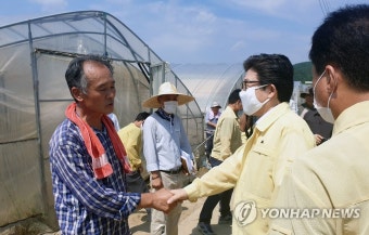 수해 복구지역 주민들 만난 조명래 장관