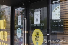 코로나19로 문 닫은 스타벅스 야당역점