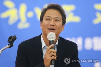 발언하는 임종석 특보