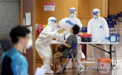 코로나19 검사받는 금란교회 교인