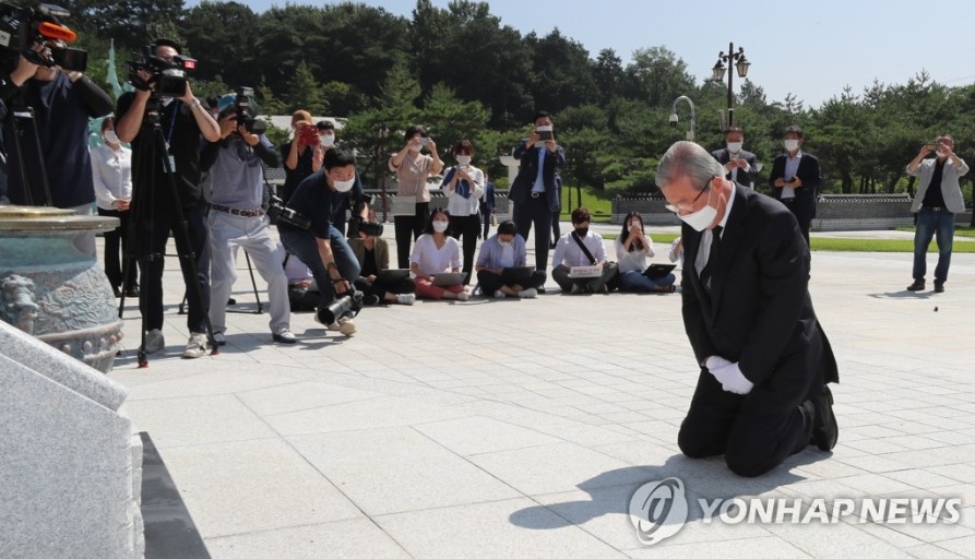 與, 김종인 '무릎사죄'에 &quot;재확산 화제 전환용&quot;