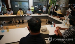 용담댐 침수 피해 농민들, 수자원공사 금강유역본부장 면담