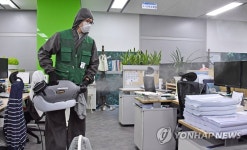 확진자 나온 서울시청, 서둘러 방역