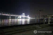 부산 야간 명소 민락수변공원 폐쇄