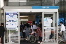 오늘부터 전공의 순차 파업 시작
