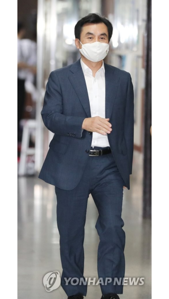 전대위 회의 향하는 민주당 안규백 위원장